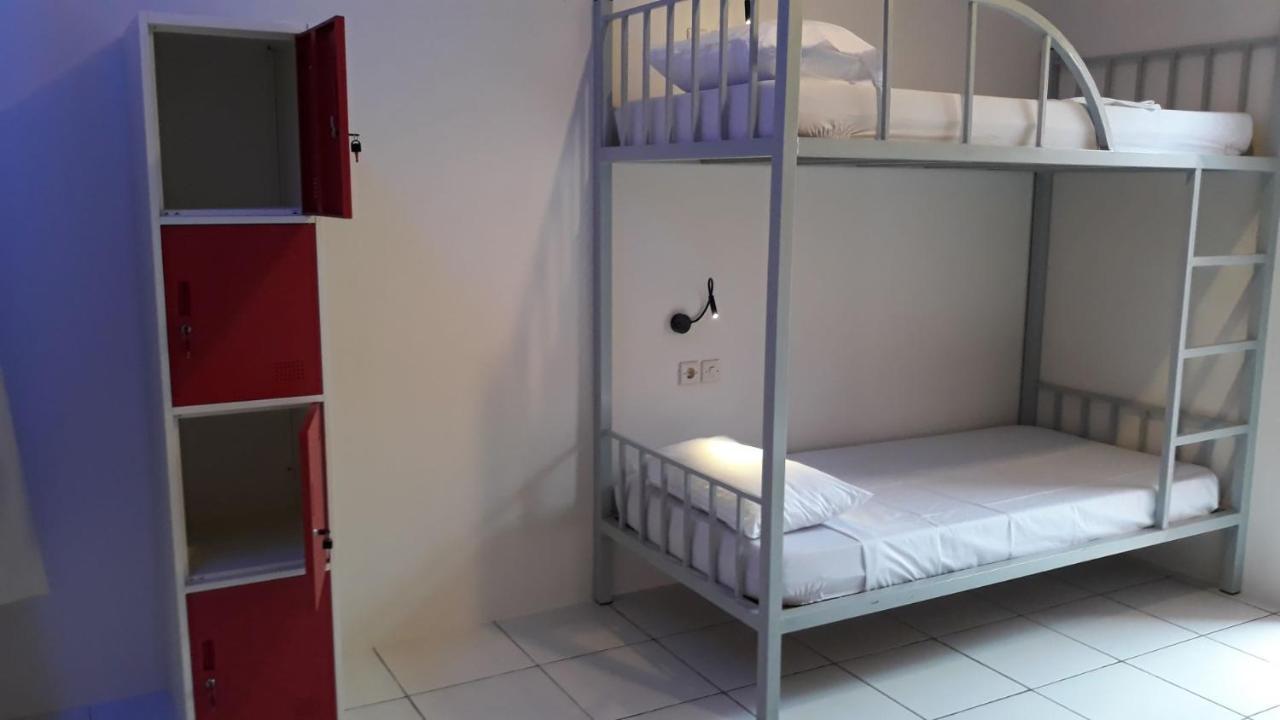 Bujang Lapuk Hostel Sekotong Eksteriør bilde