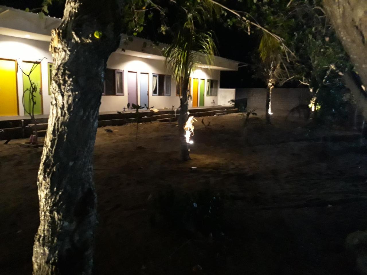 Bujang Lapuk Hostel Sekotong Eksteriør bilde